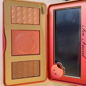 Too Faced Sweet Peach Glow🍑 highlighter palette. NIB